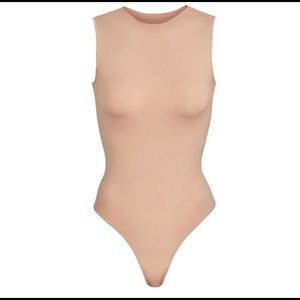 SKIMS ESSENTIAL CREW NECK SLEEVELESS BODYSUIT S/M